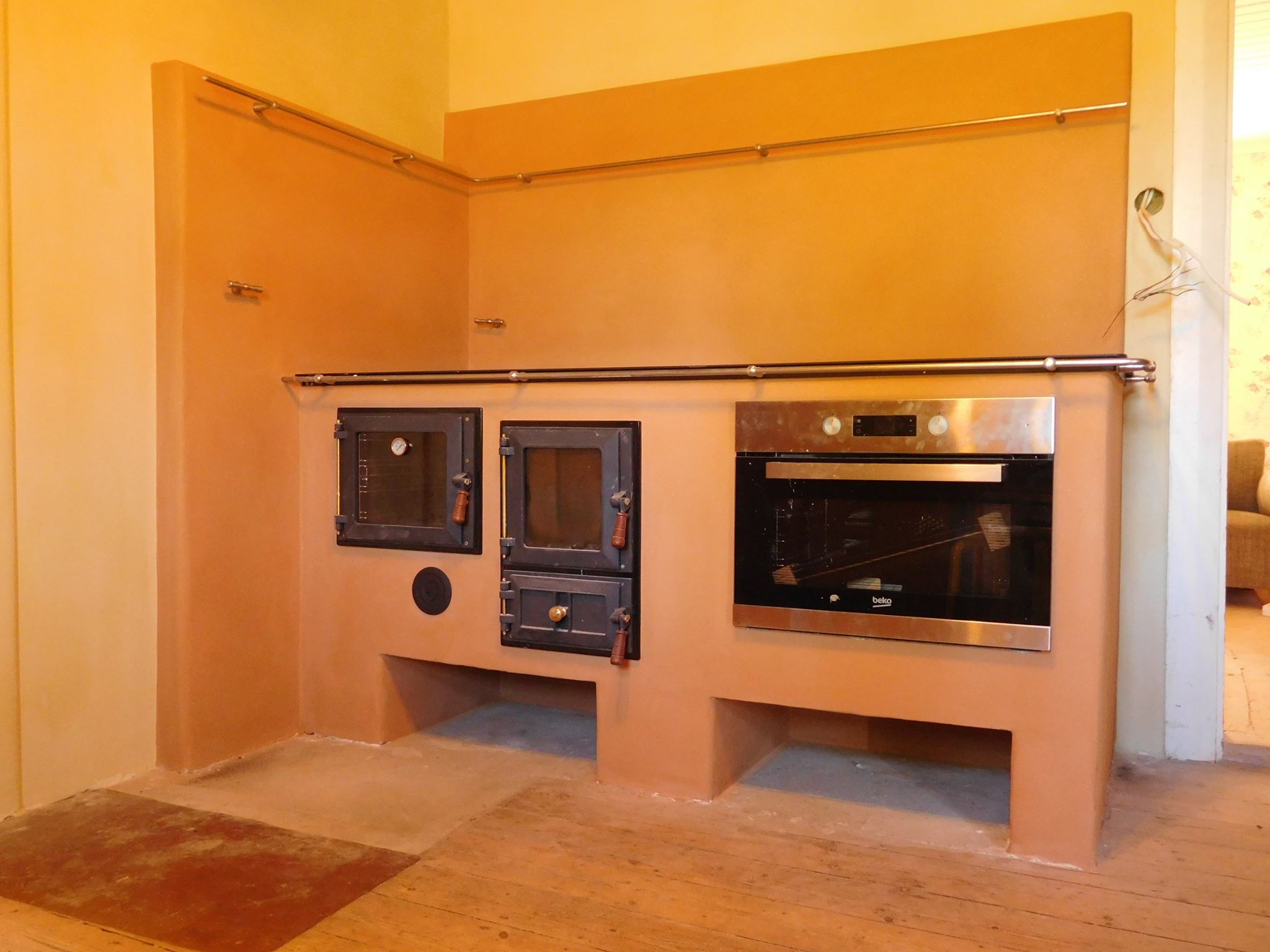 Hearth glassdoor with grate and ash-box wooden handles