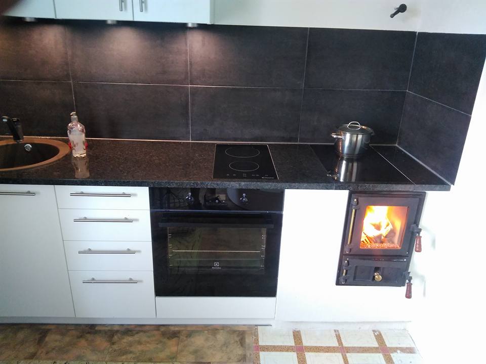 Hearth glassdoor with grate and ash-box wooden handles