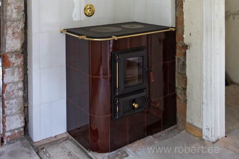 Hearth glassdoor with grate and ash-box wooden handles