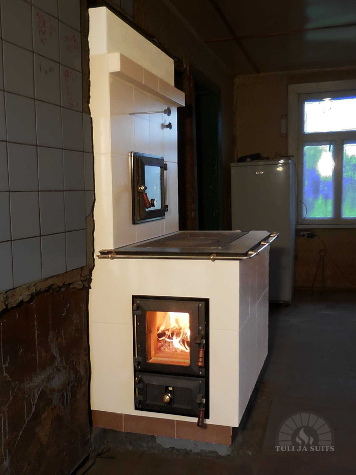 Baking oven with glass door wooden handles