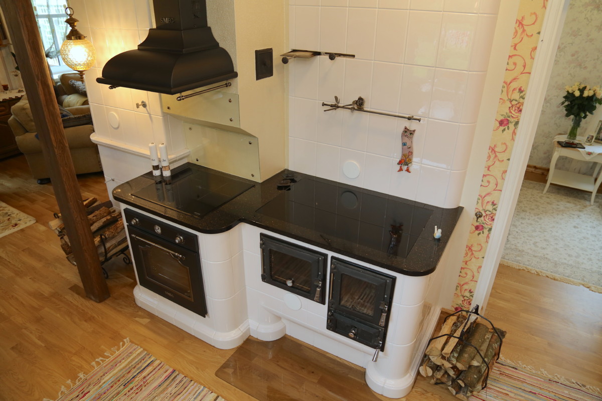 Hearth glassdoor with grate and ash-box chrome handles