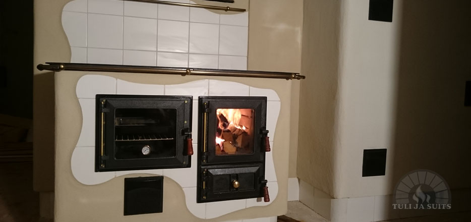 Baking oven with glass door wooden handles