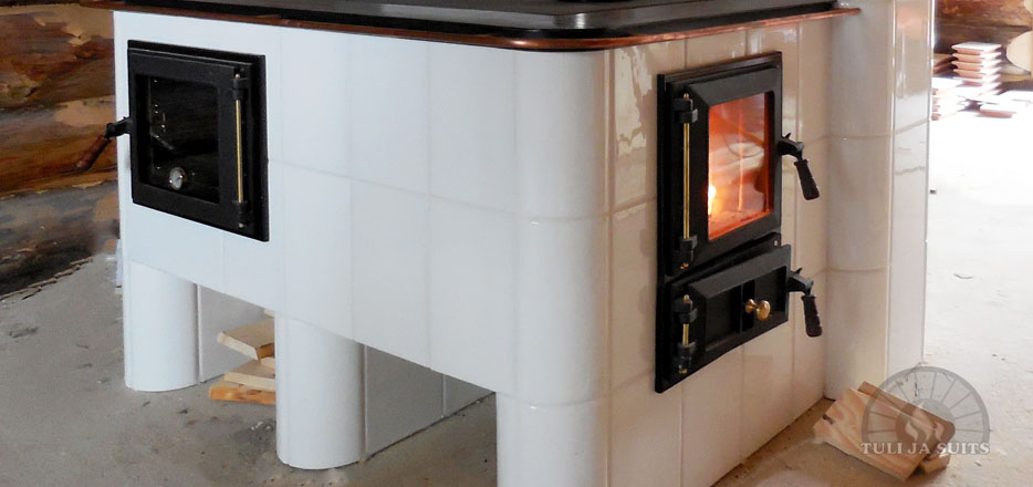 Baking oven with glass door wooden handles